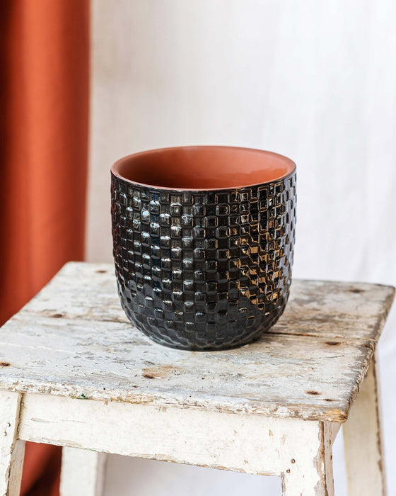 Cache Pot - Black Relief